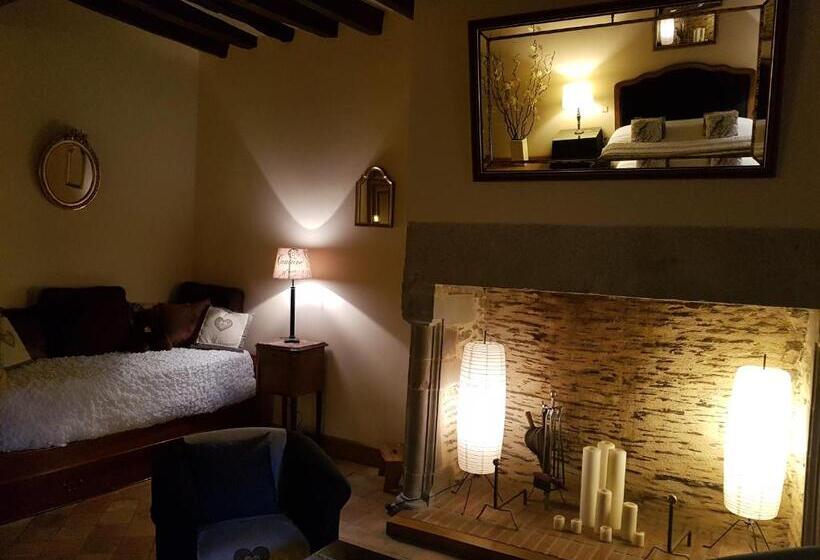 Номер Стандарт, Le Café Du Village   Bar à Cocktails & à Ambiance
