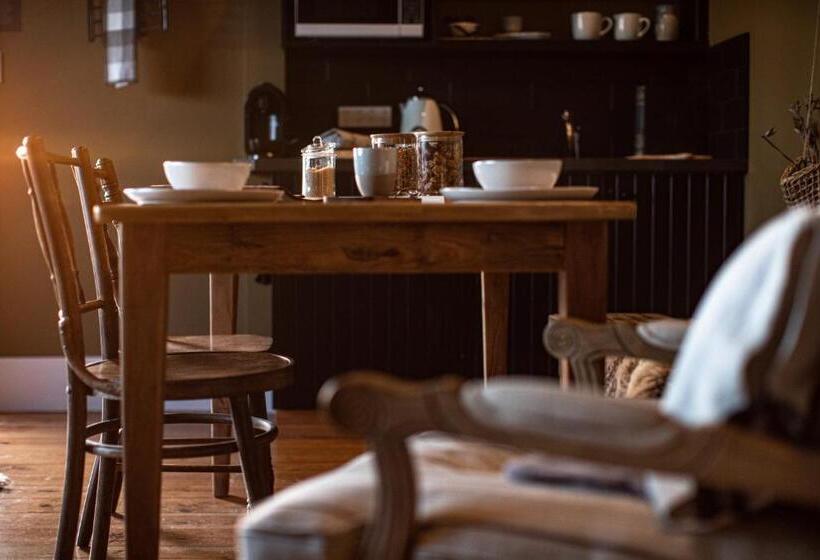 Номер Стандарт, Ship Inn Stanley