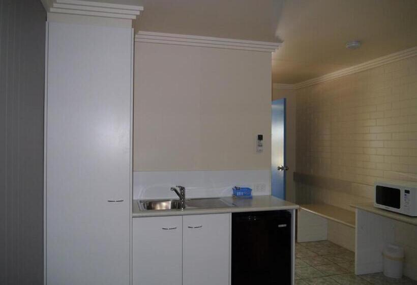 Номер Стандарт, Emu Park Motel