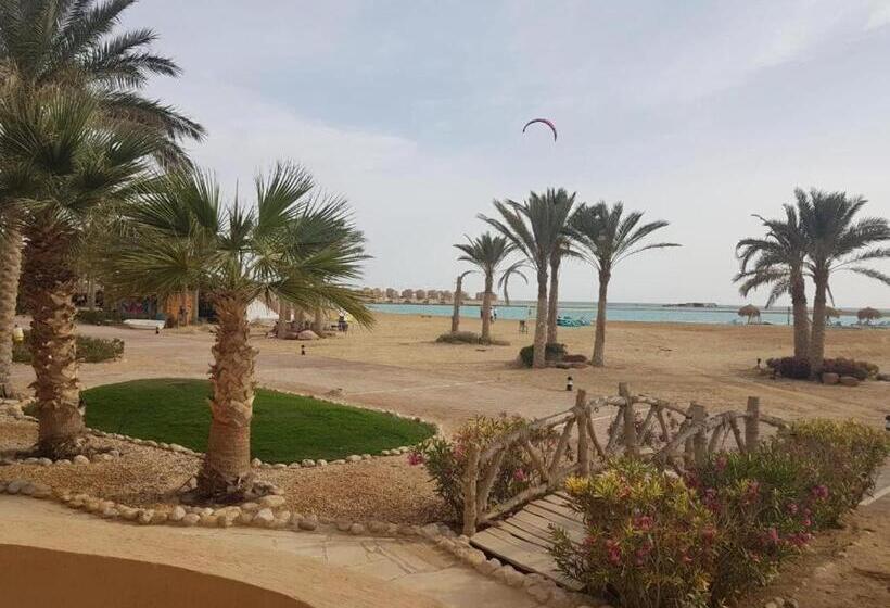 اتاق استاندارد یک نفره با چشم‌انداز دریا, Green Sudr Resort