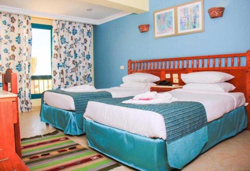 اتاق استاندارد سه تخته با چشم‌انداز باغ, Green Sudr Resort