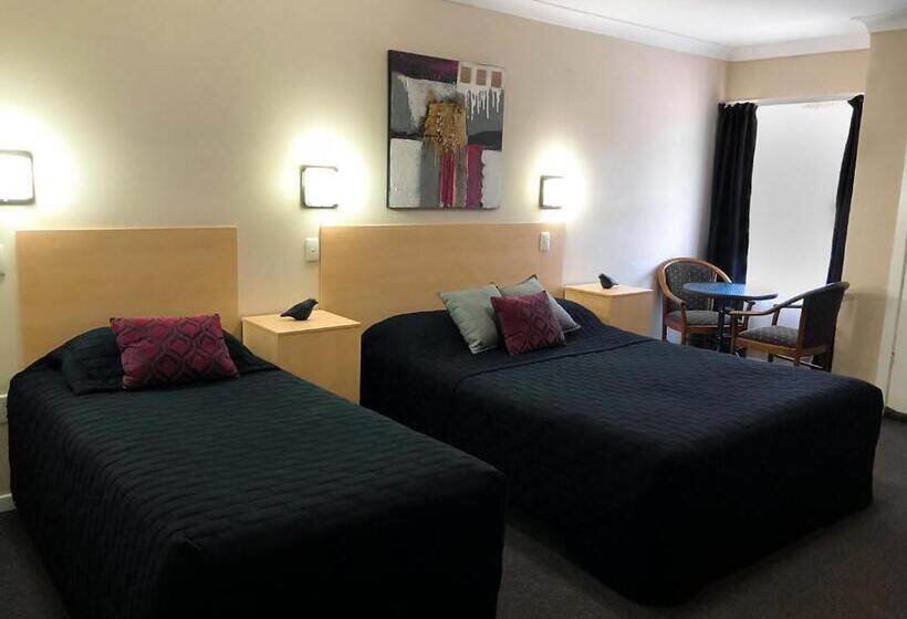 Семейный Номер, Gundagai Motel