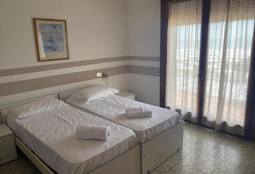 Трехместный Номер Deluxe Вид на Море, Villa Garda