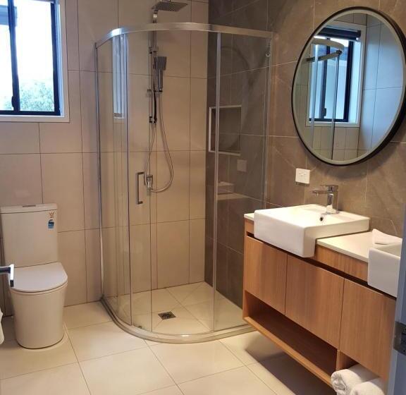 침실 3개 아파트, Athena Studio Units