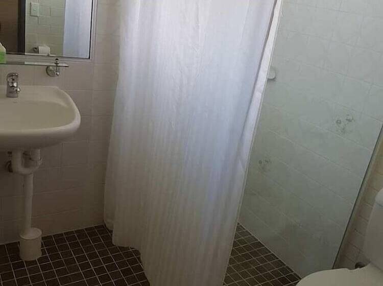 Семейный Номер, Bulahdelah Motor Lodge