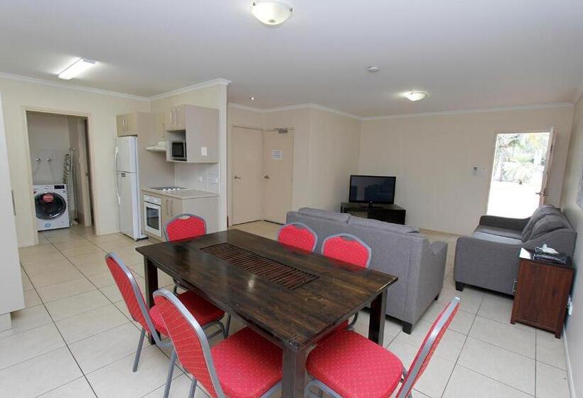 Апартаменты 3 Спальни, The Palms Motel
