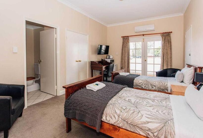 Номер Стандарт, Settlers Hotel York