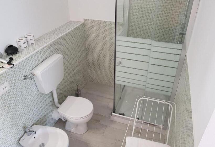 스탠다드 스튜디오, Duna Camere Con Bagno
