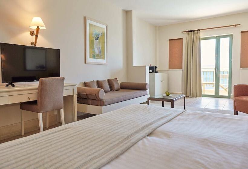 سوییت جونیور با چشم‌انداز دریا, Giannoulis   Grand Bay Beach Resort