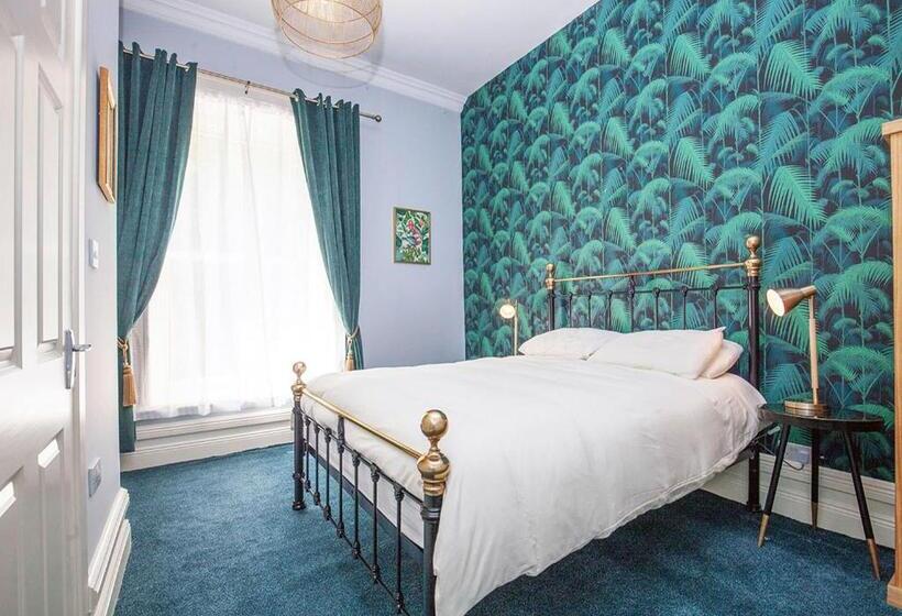 غرفة قياسية, The Valley House