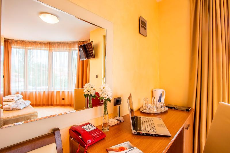 Номер Стандарт, Europe Hotel   Free Underground Parking