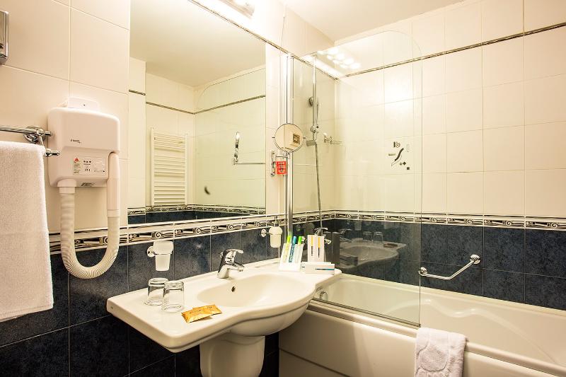 Номер Deluxe, Europe Hotel   Free Underground Parking
