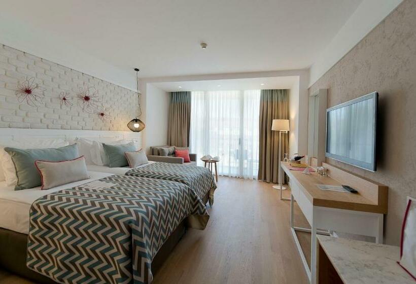 スタンダード４人部屋, Akra Kemer