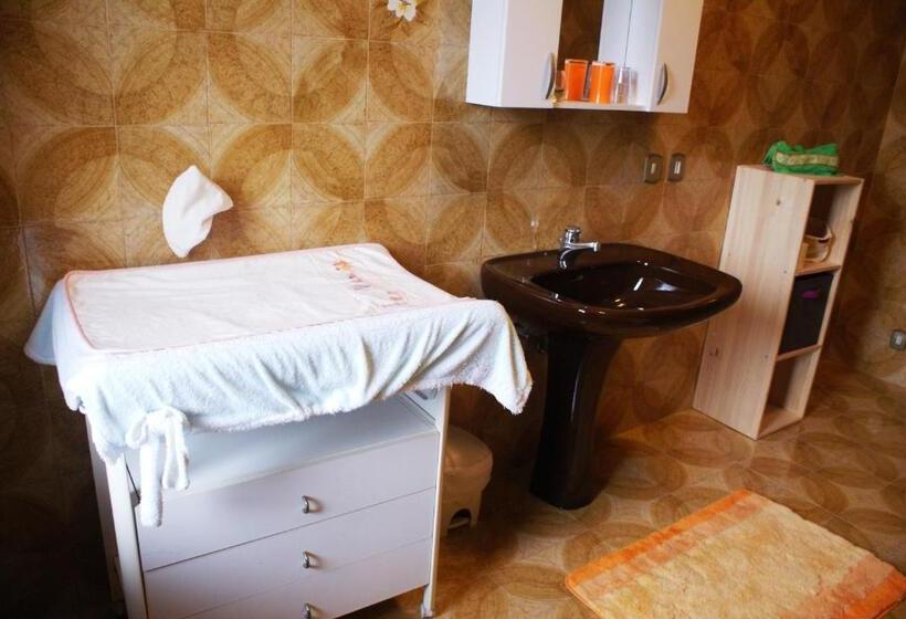 Стандартный внешний трехместный номер с ванной комнатой, B&b Nella Terra Di Mezzo