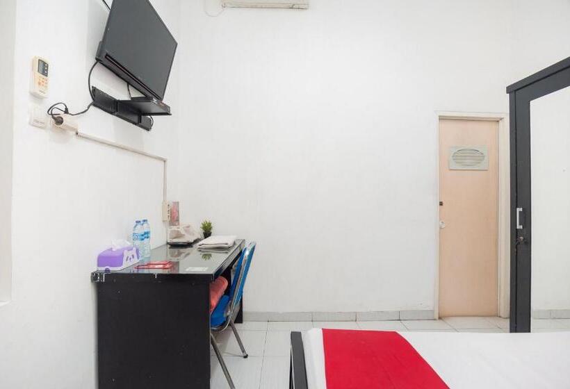 Номер Economy, Reddoorz Syariah Near Grand Galaxy Park