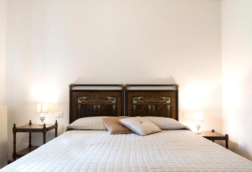 Standard room with outdoor bath, Agriturismo Podere Rondinaio