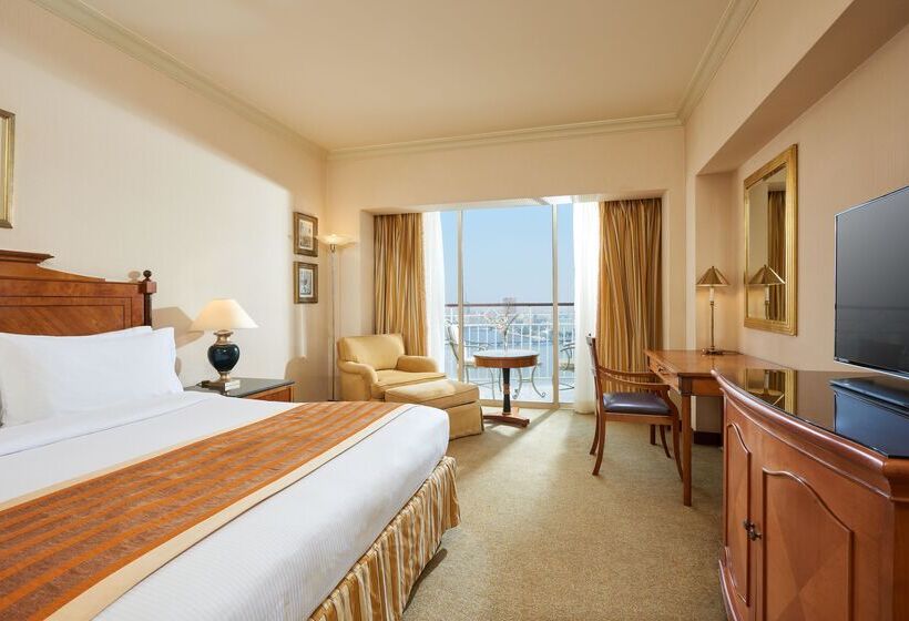 سوئیت با چشم‌انداز رودخانه, Hilton Cairo Grand Nile