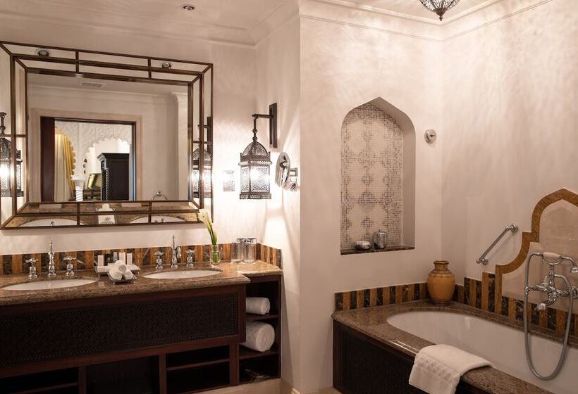 Полулюкс, Jumeirah Al Qasr Dubai