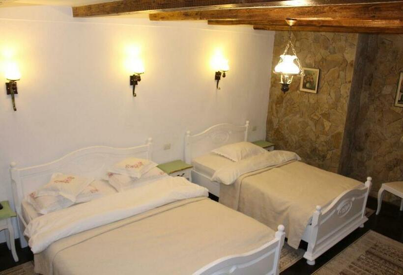 اتاق استاندارد سه نفره, Casa Verde