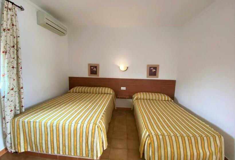 标准三人间, Hostal Los Mellizos