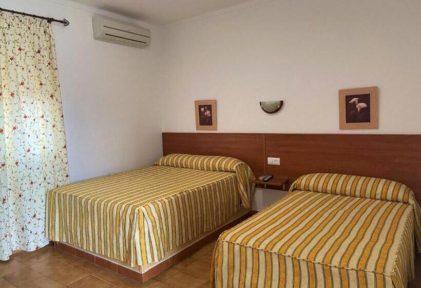 标准三人间, Hostal Los Mellizos