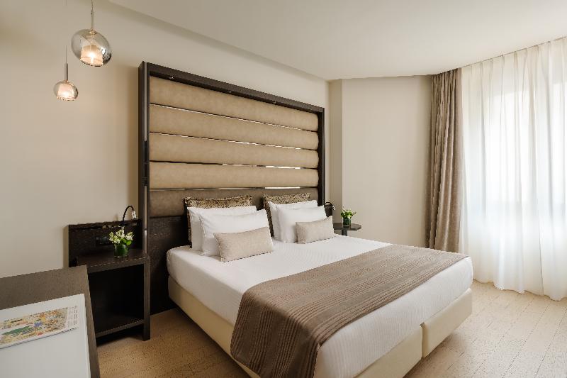 Трехместный Номер Deluxe, Elysee Hyde Park