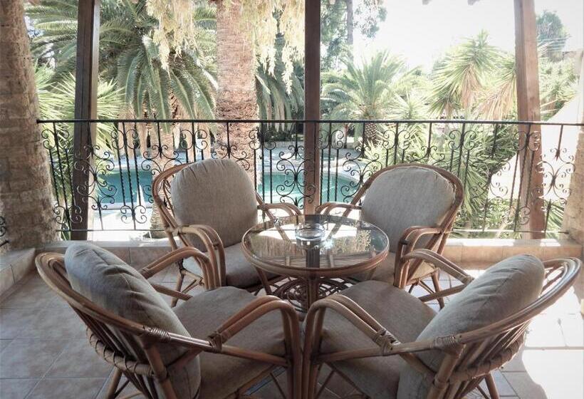 Family flat with pool view, Pilalidis