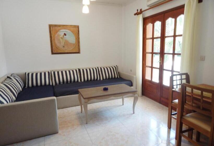 Family flat with pool view, Pilalidis