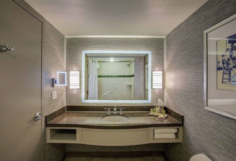 스탠다드 룸 더블 침대 도시 전망, Hilton Virginia Beach Oceanfront