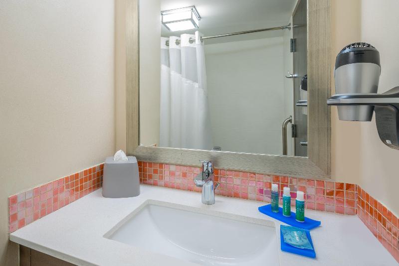 장애인을 위한 킹사이즈 침대 스탠다드 룸, Hilton Virginia Beach Oceanfront