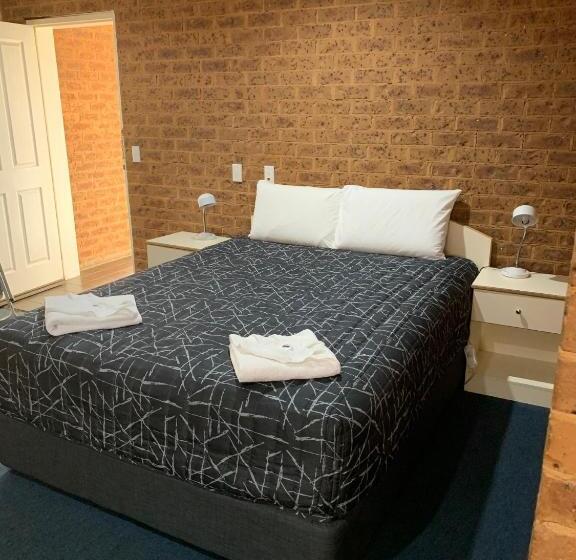 带2个卧室的套房, Colonial Motor Inn
