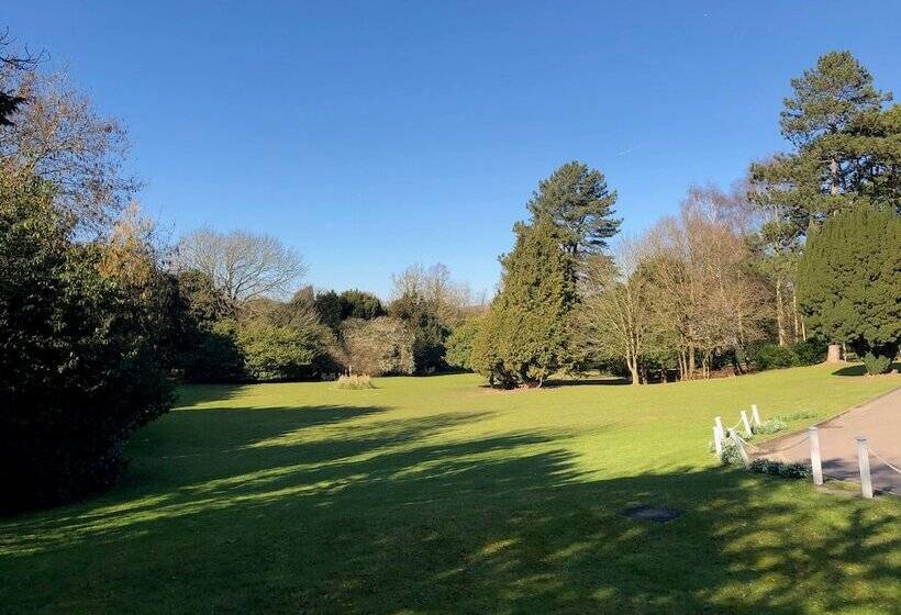 Классический Номер, Brandshatch Place & Spa