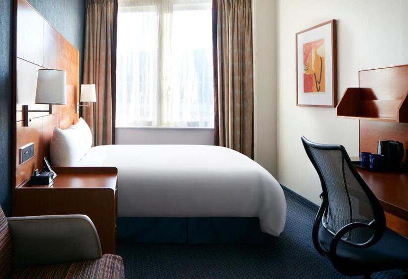 Номер Basic, Club Quarters Hotel St Paul S, London