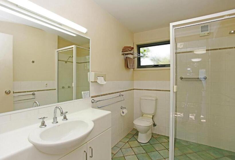 Апартаменты 2 Спальни, Travellers Motor Village