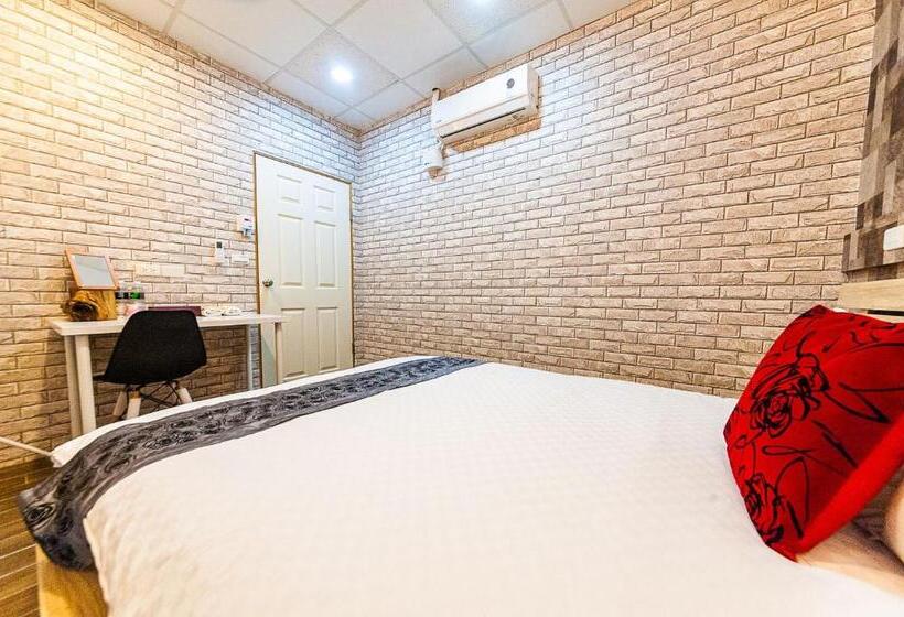 اتاق استاندارد با سرویس بهداشتی مشترک, Suao Backpackers