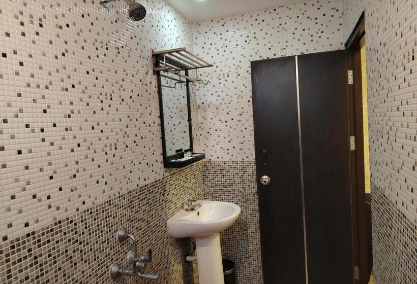 Family Suite, Sampath