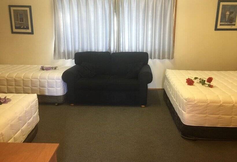Семейный Номер, Bridge View Motel