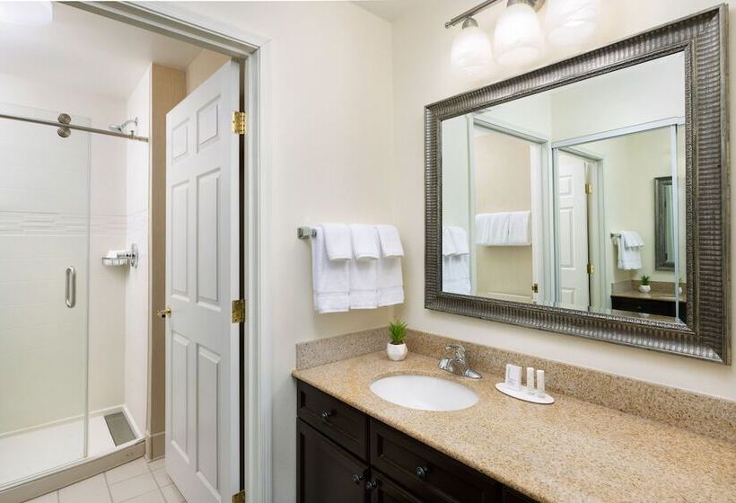 Люкс 2 Спальни, Residence Inn Des Moines West At Jordan Creek Town Center