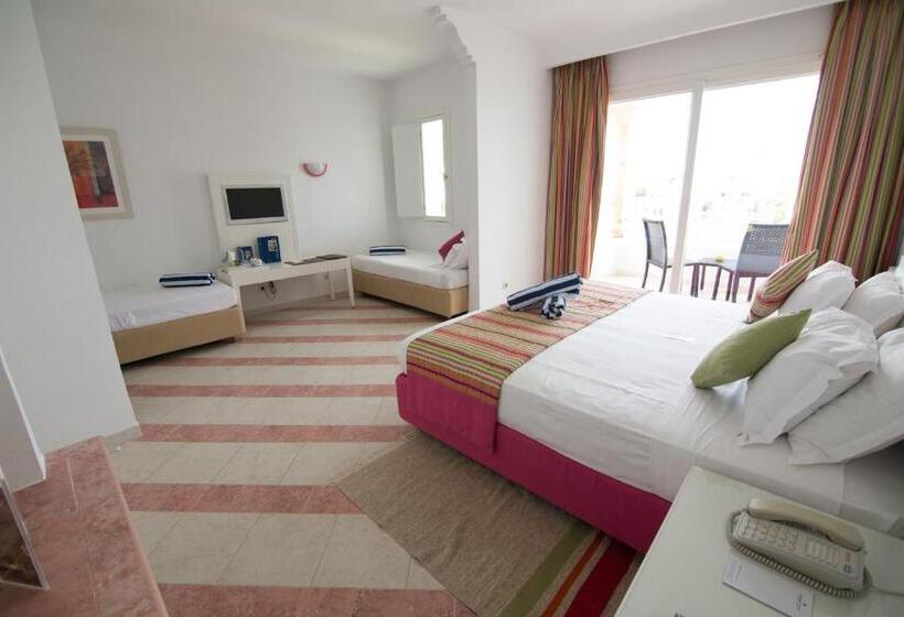 Habitación Cuádruple Estándar Vista Mar, Royal Tulip Taj Sultan