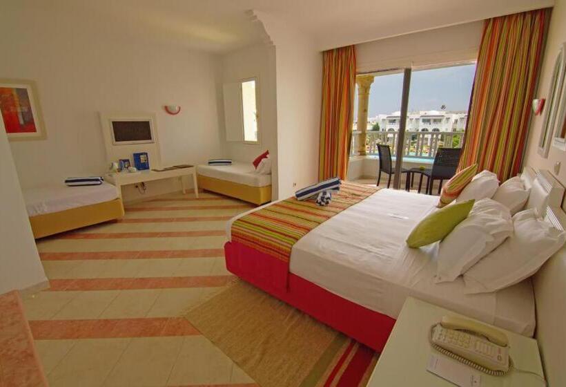 Четырехместный Номер Стандарт Вид на Море, Golden Tulip Taj Sultan Resort