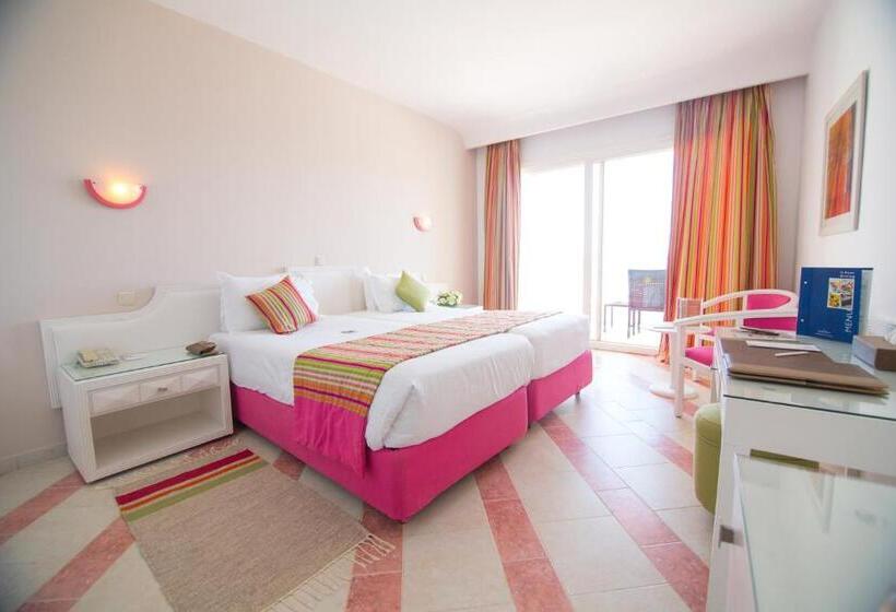 Номер Superior Вид на Море, Golden Tulip Taj Sultan Resort