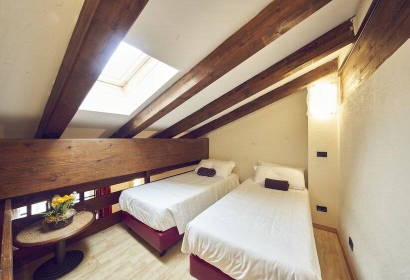 Четырехместный Номер Стандарт, Ih Hotels Courmayeur Mont Blanc
