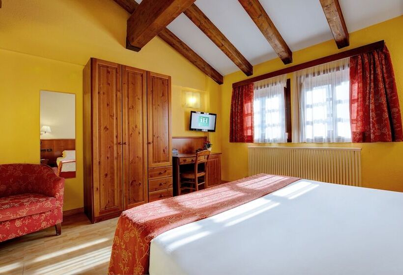 Четырехместный Номер Стандарт, Ih Hotels Courmayeur Mont Blanc