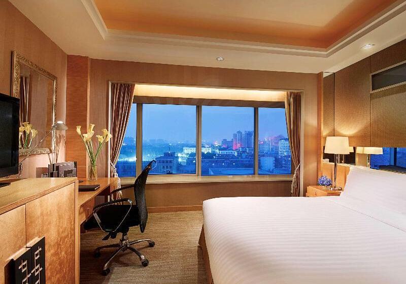Номер Superior Кровать Кинг, Sofitel Xian On Renmin Square