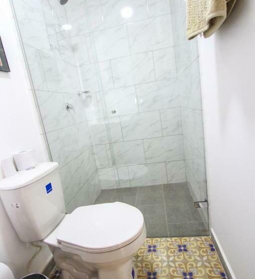 اتاق اکونومی, Casa Tuvia