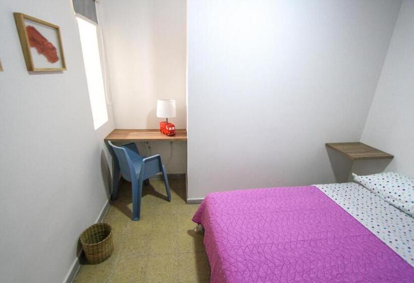 اتاق اکونومی, Casa Tuvia