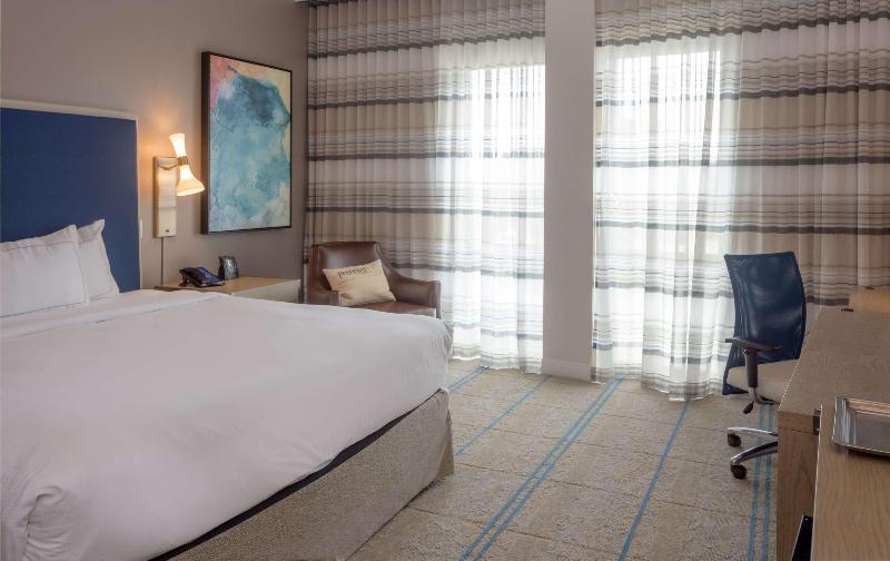 اتاق استاندارد با تخت بزرگ, Hilton Austin Airport
