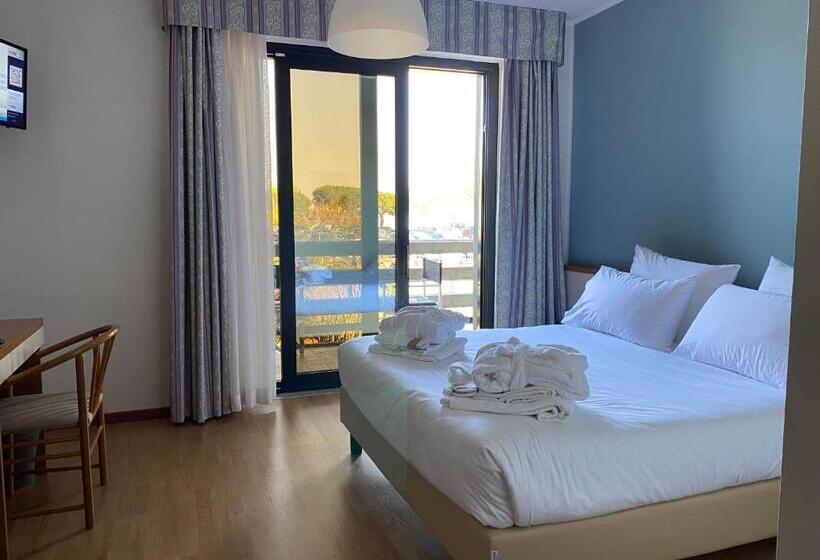 Номер Стандарт Вид на Озеро, Alevic Hotel Sirmione