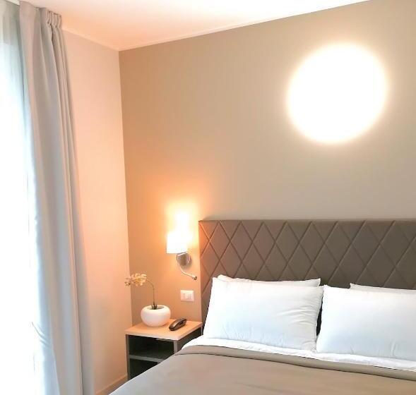 Superior Room with Terrace, Boston
