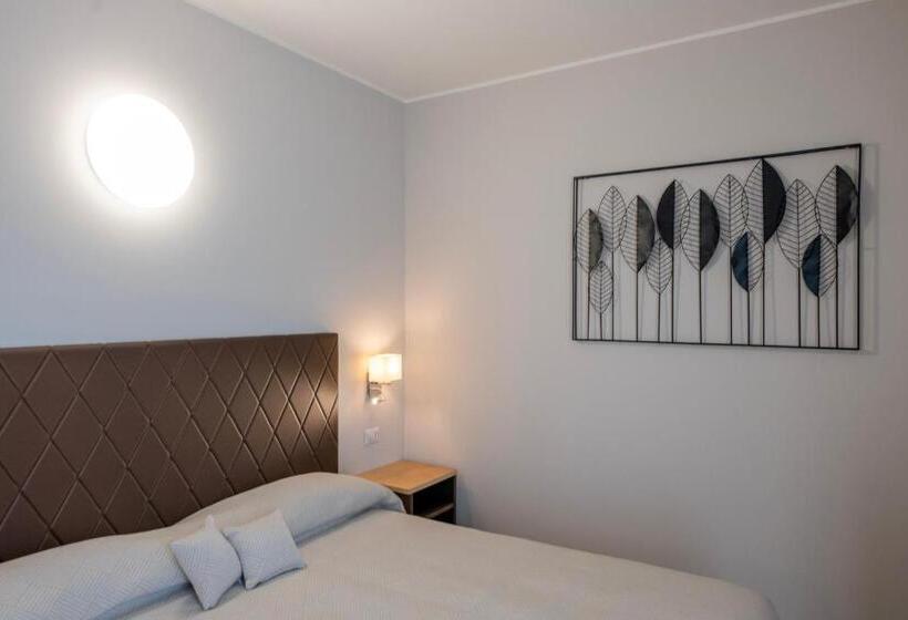 Superior Room with Terrace, Boston